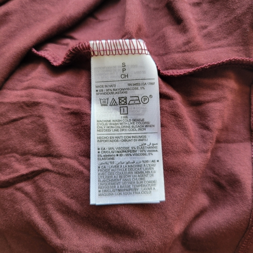 OLD NAVY // super soft plunge v-neck short sleeved tee top in rust - Picture 6 of 6